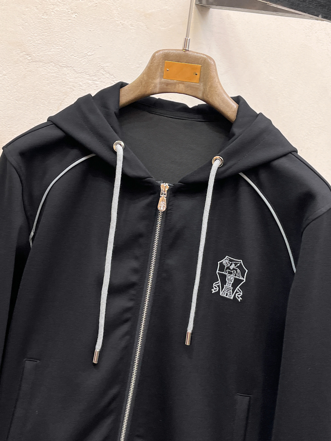 BC 2025全新爆款开衫套装 原单狠货🇭🇰倾注顶级设计师的精心之作 就为一个贴合、完美的上身效果 全天