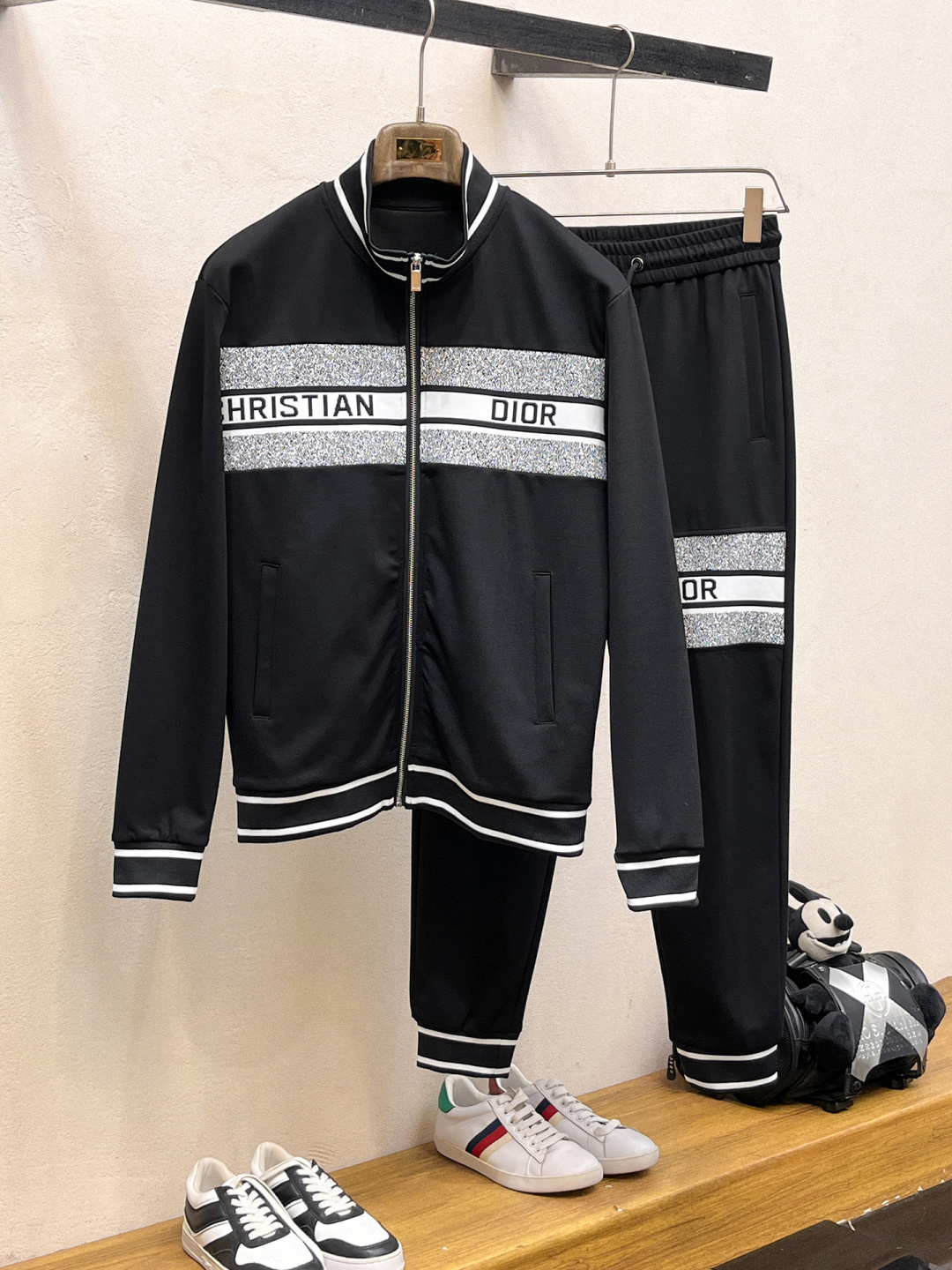 迪奥 2025全新爆款开衫套装 原单狠货🇭🇰倾注顶级设计师的精心之作 就为一个贴合、完美的上身效果 全天