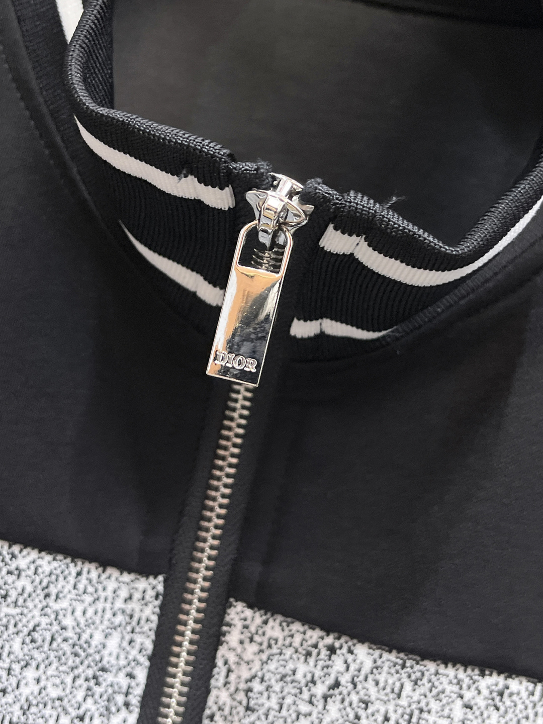 迪奥 2025全新爆款开衫套装 原单狠货🇭🇰倾注顶级设计师的精心之作 就为一个贴合、完美的上身效果 全天