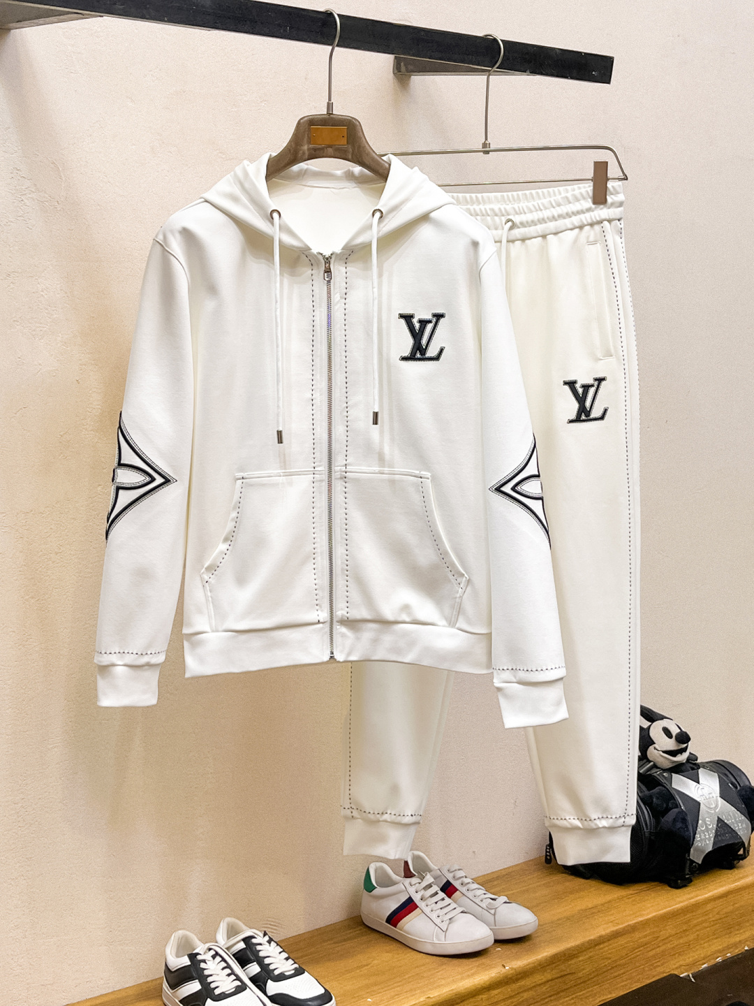 LV 2025全新爆款开衫套装 原单狠货🇭🇰倾注顶级设计师的精心之作 就为一个贴合、完美的上身效果 全天