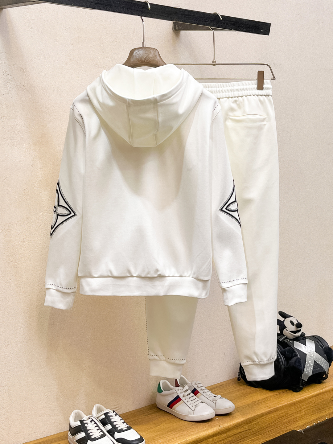 LV 2025全新爆款开衫套装 原单狠货🇭🇰倾注顶级设计师的精心之作 就为一个贴合、完美的上身效果 全天