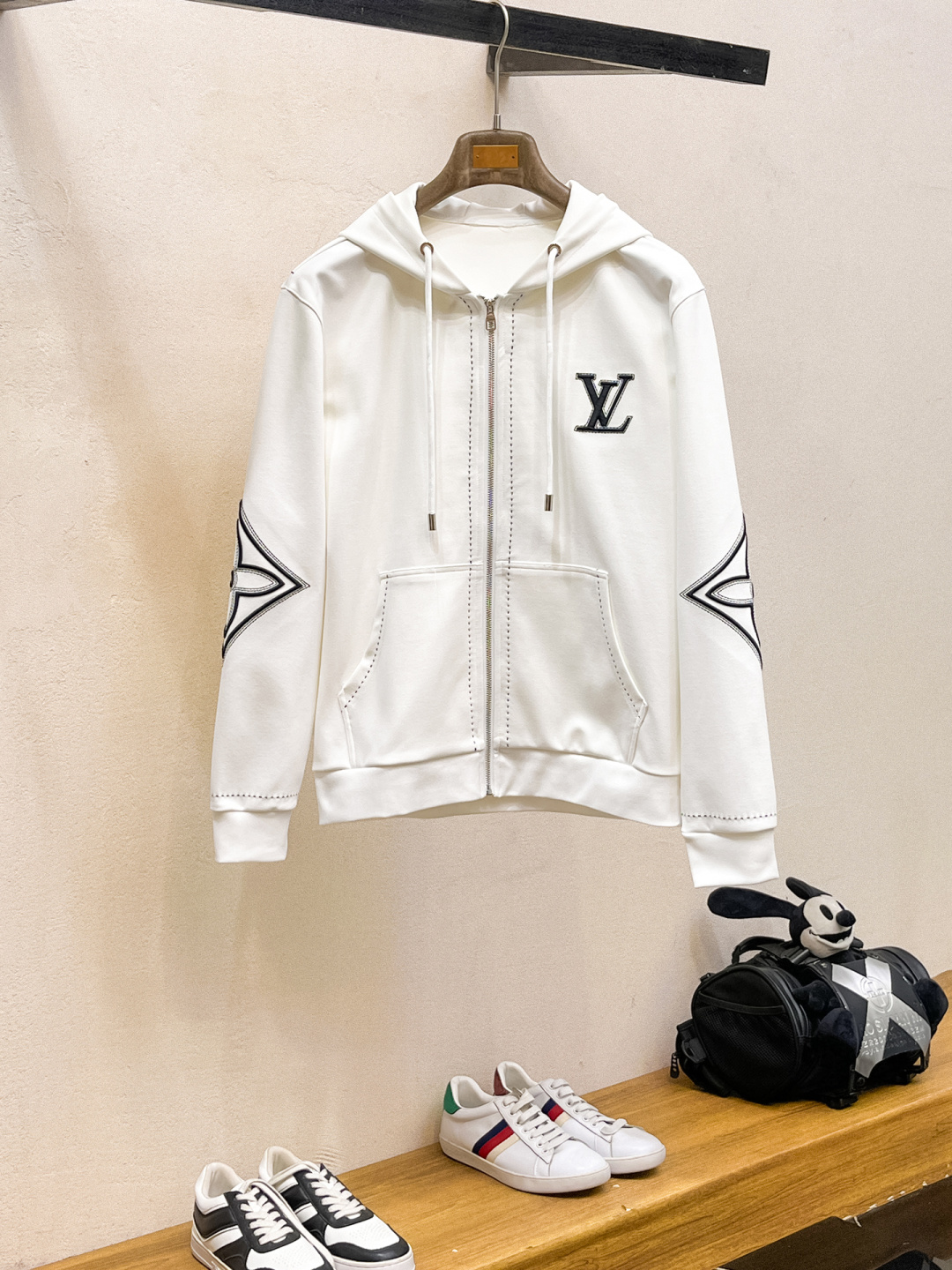 LV 2025全新爆款开衫套装 原单狠货🇭🇰倾注顶级设计师的精心之作 就为一个贴合、完美的上身效果 全天