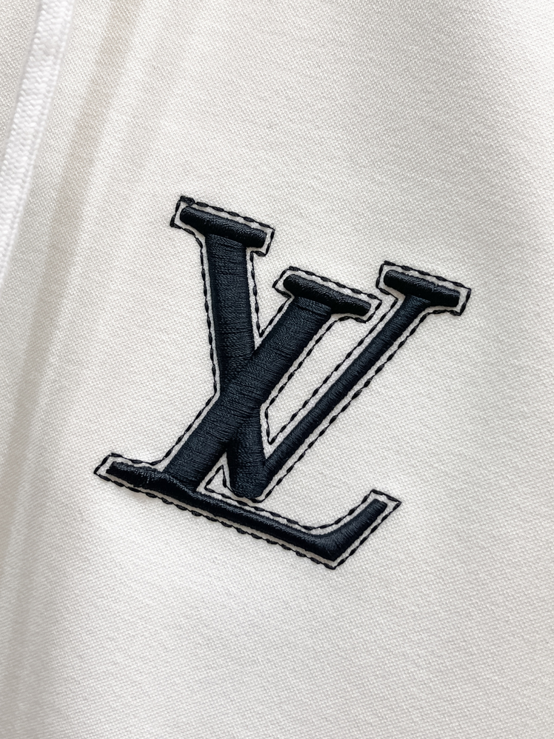 LV 2025全新爆款开衫套装 原单狠货🇭🇰倾注顶级设计师的精心之作 就为一个贴合、完美的上身效果 全天