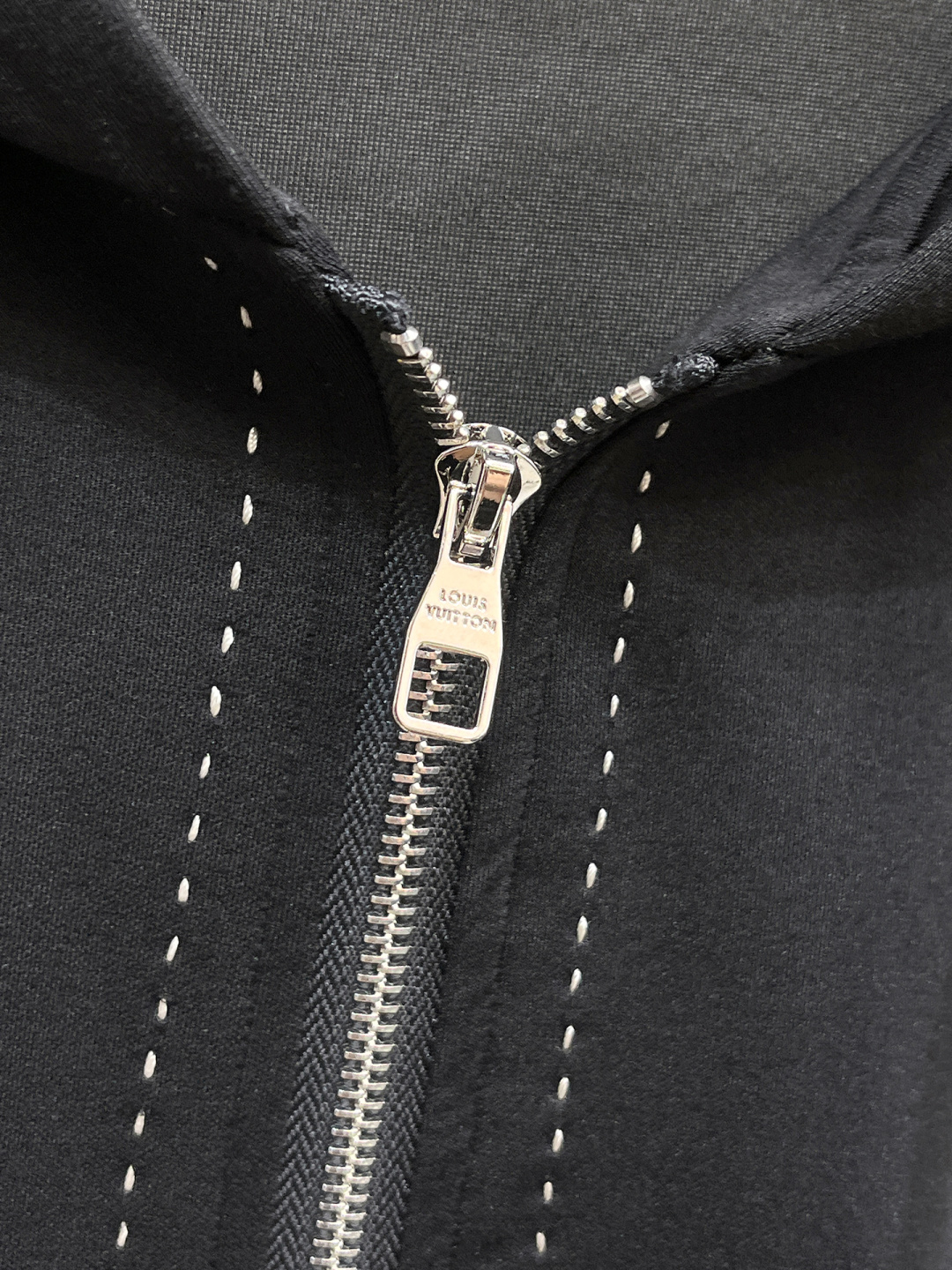 LV 2025全新爆款开衫套装 原单狠货🇭🇰倾注顶级设计师的精心之作 就为一个贴合、完美的上身效果 全天