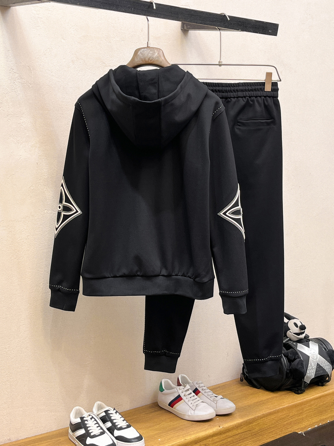 LV 2025全新爆款开衫套装 原单狠货🇭🇰倾注顶级设计师的精心之作 就为一个贴合、完美的上身效果 全天