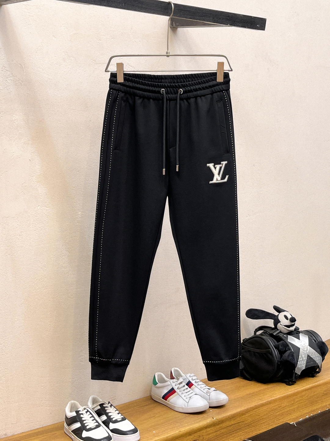 LV 2025全新爆款开衫套装 原单狠货🇭🇰倾注顶级设计师的精心之作 就为一个贴合、完美的上身效果 全天