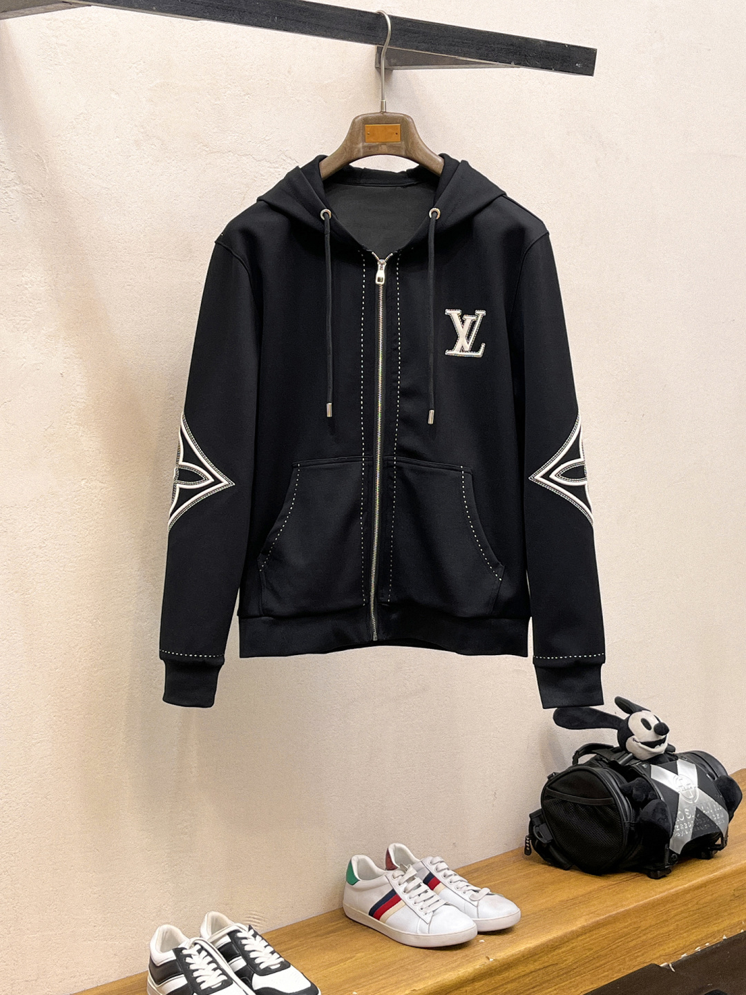 LV 2025全新爆款开衫套装 原单狠货🇭🇰倾注顶级设计师的精心之作 就为一个贴合、完美的上身效果 全天