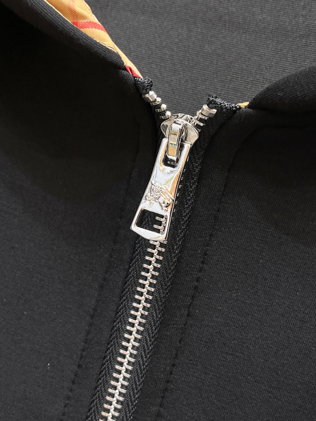 巴宝莉 2025全新爆款开衫套装 原单狠货🇭🇰倾注顶级设计师的精心之作 就为一个贴合、完美的上身效果 全