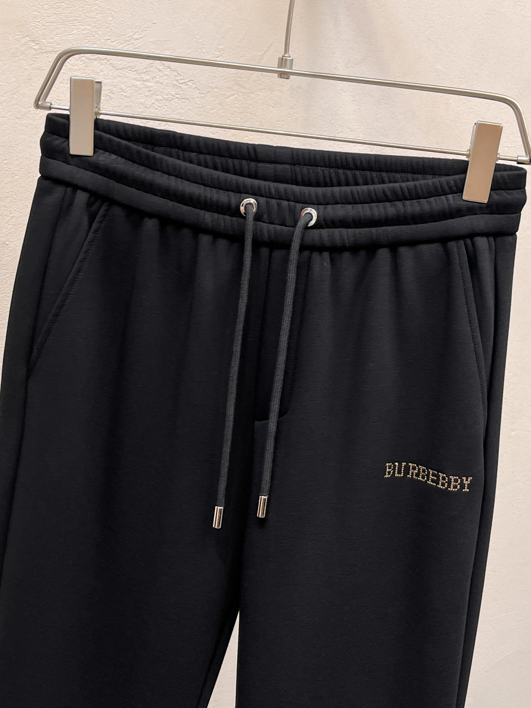 巴宝莉 2025全新爆款开衫套装 原单狠货🇭🇰倾注顶级设计师的精心之作 就为一个贴合、完美的上身效果 全