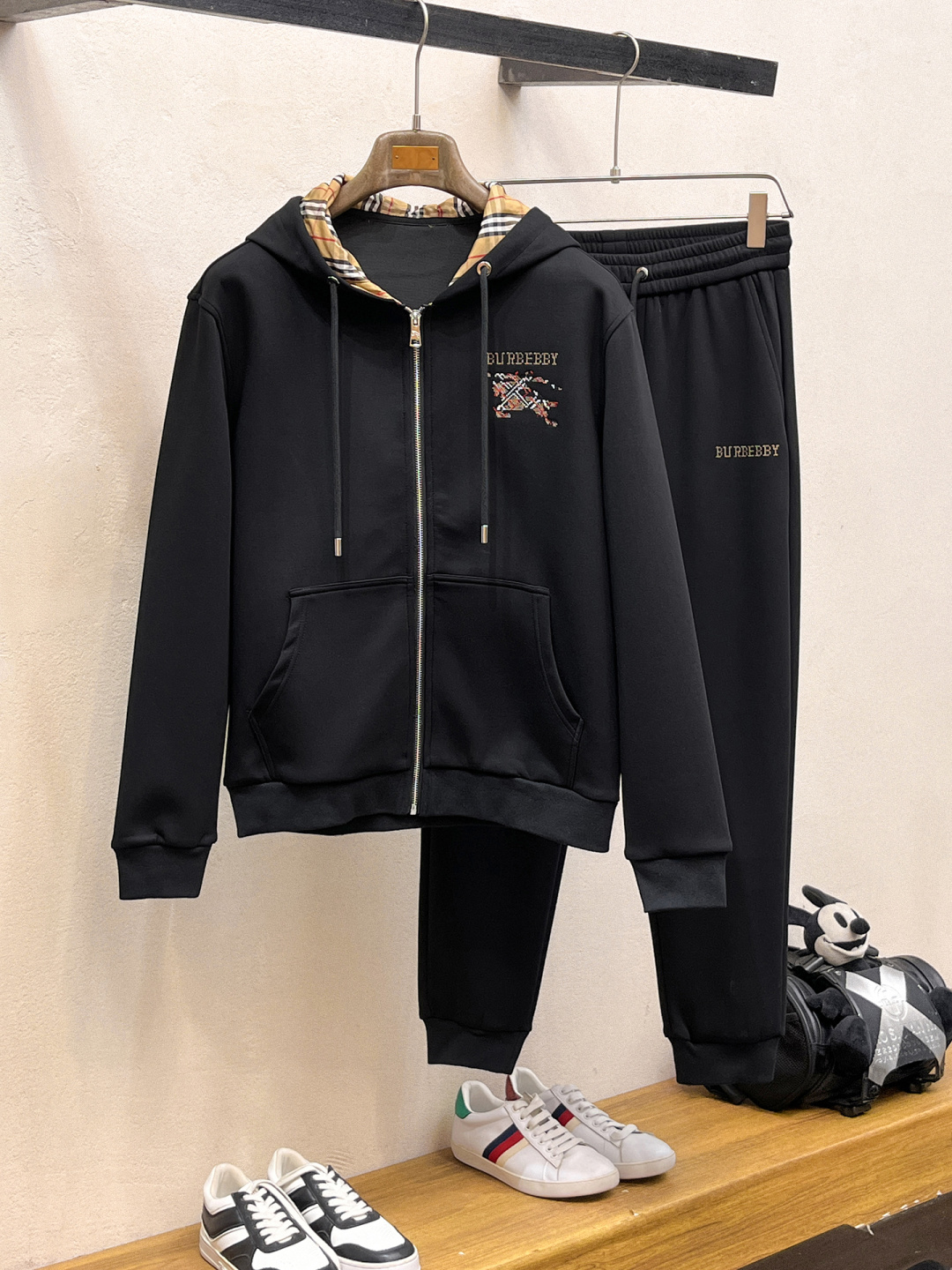 巴宝莉 2025全新爆款开衫套装 原单狠货🇭🇰倾注顶级设计师的精心之作 就为一个贴合、完美的上身效果 全