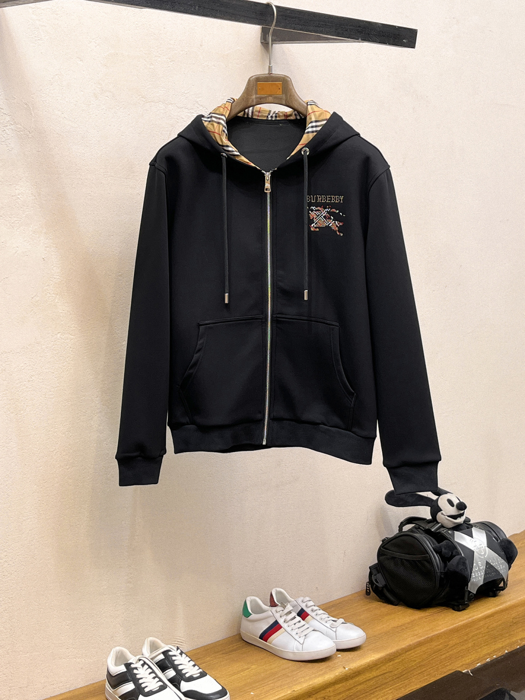 巴宝莉 2025全新爆款开衫套装 原单狠货🇭🇰倾注顶级设计师的精心之作 就为一个贴合、完美的上身效果 全