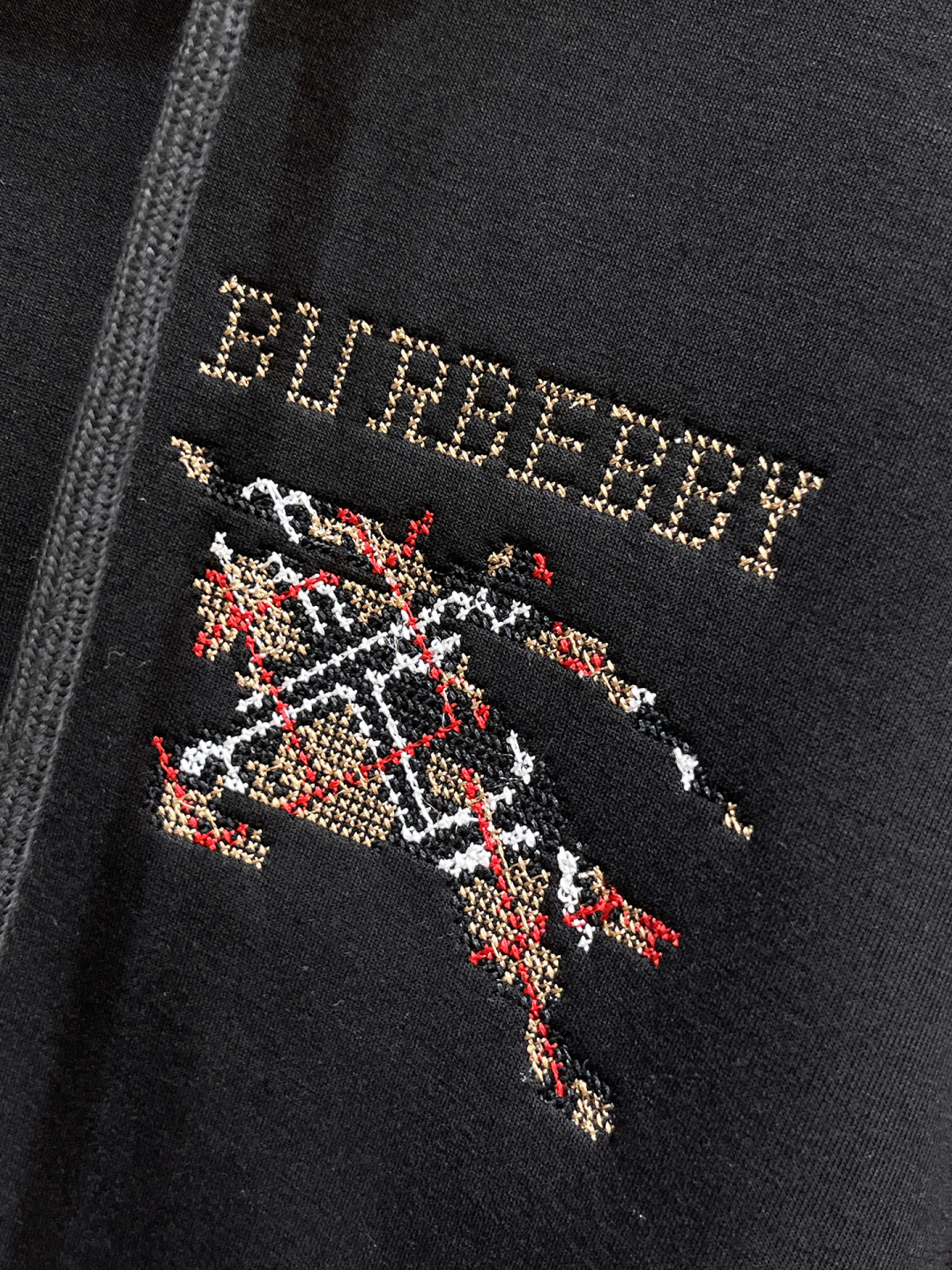 巴宝莉 2025全新爆款开衫套装 原单狠货🇭🇰倾注顶级设计师的精心之作 就为一个贴合、完美的上身效果 全