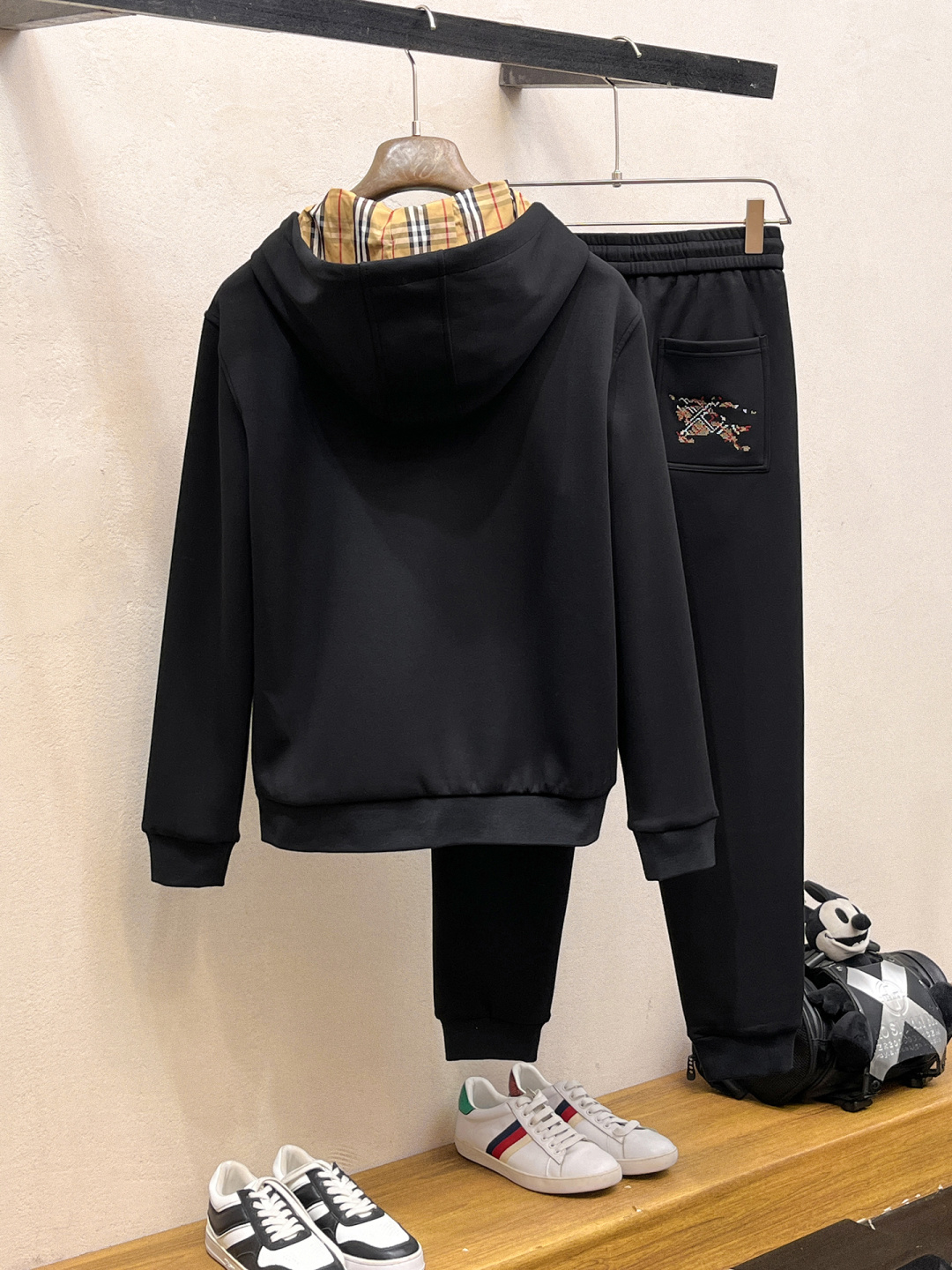 巴宝莉 2025全新爆款开衫套装 原单狠货🇭🇰倾注顶级设计师的精心之作 就为一个贴合、完美的上身效果 全