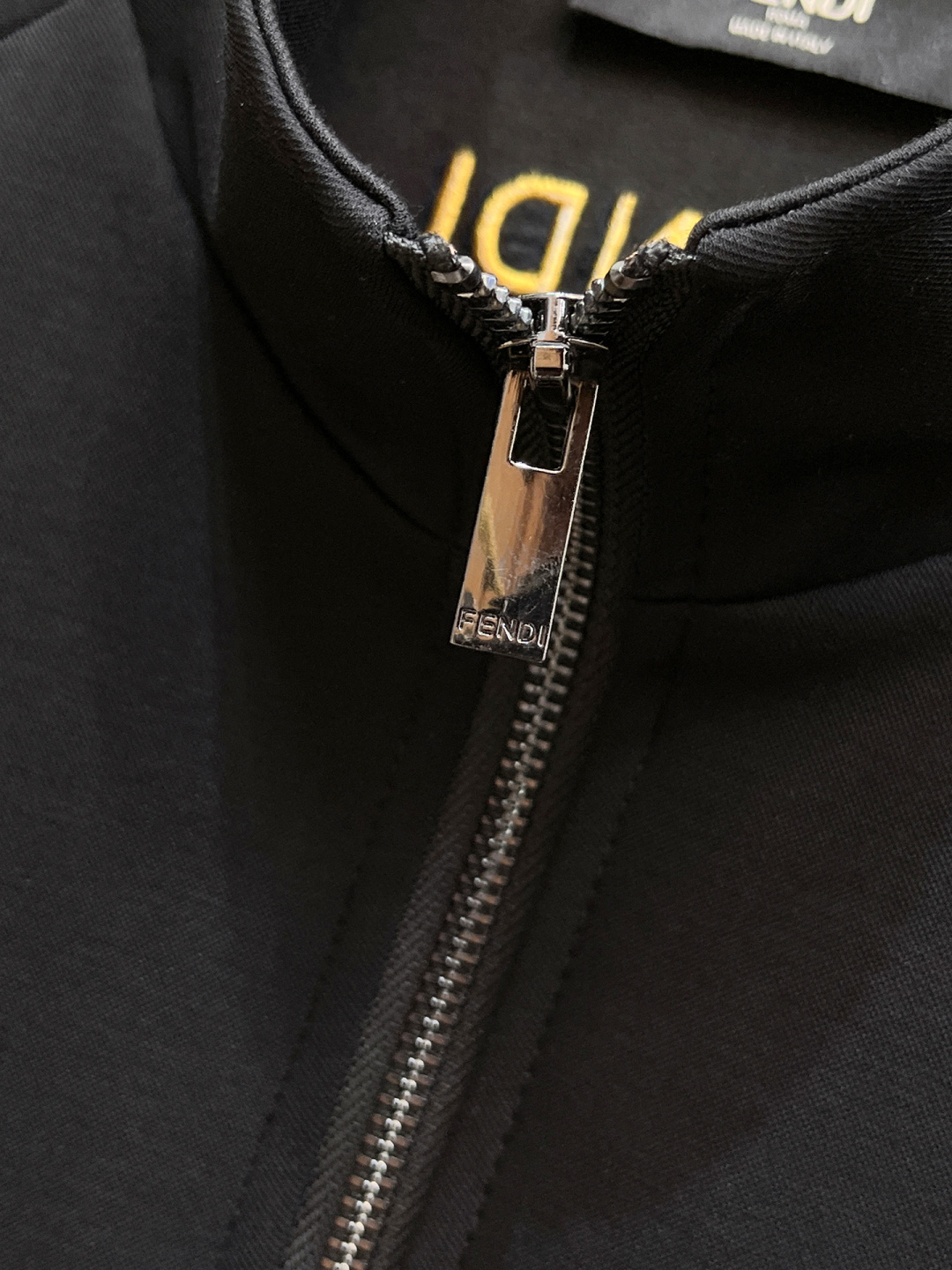 芬迪 2025全新爆款开衫套装 原单狠货🇭🇰倾注顶级设计师的精心之作 就为一个贴合、完美的上身效果 全天