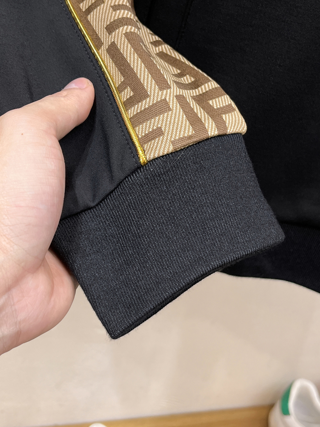 芬迪 2025全新爆款开衫套装 原单狠货🇭🇰倾注顶级设计师的精心之作 就为一个贴合、完美的上身效果 全天