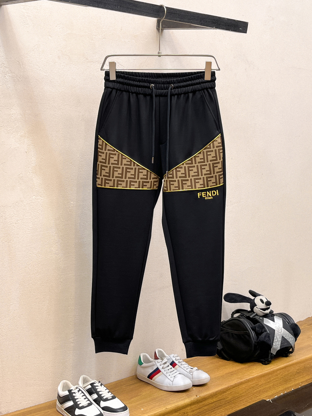 芬迪 2025全新爆款开衫套装 原单狠货🇭🇰倾注顶级设计师的精心之作 就为一个贴合、完美的上身效果 全天