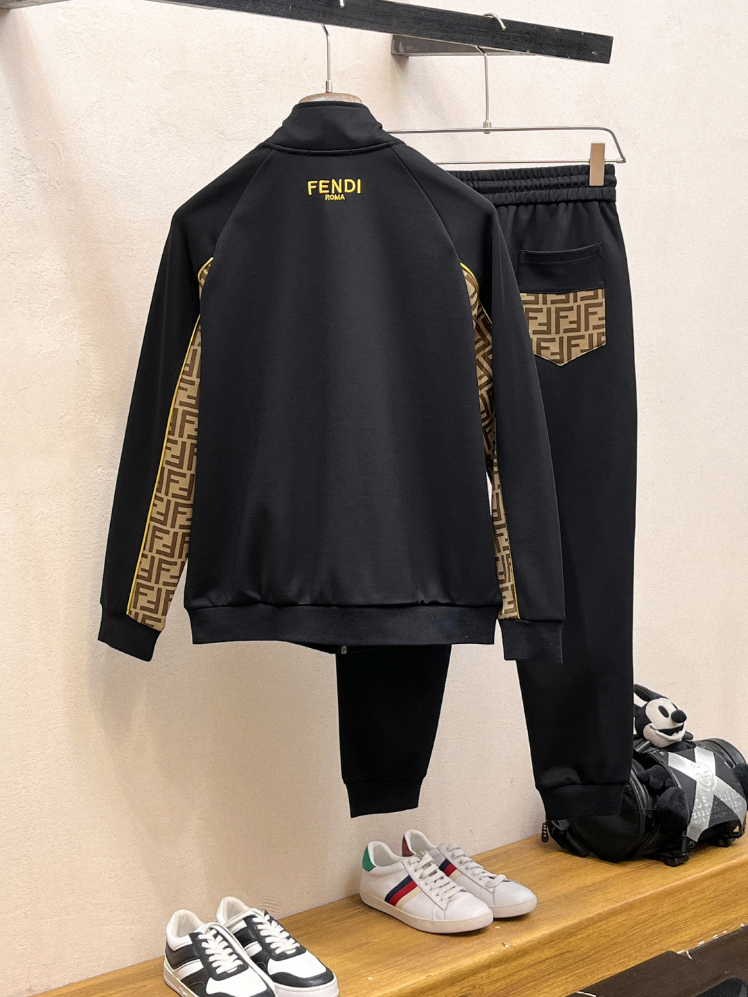 芬迪 2025全新爆款开衫套装 原单狠货🇭🇰倾注顶级设计师的精心之作 就为一个贴合、完美的上身效果 全天