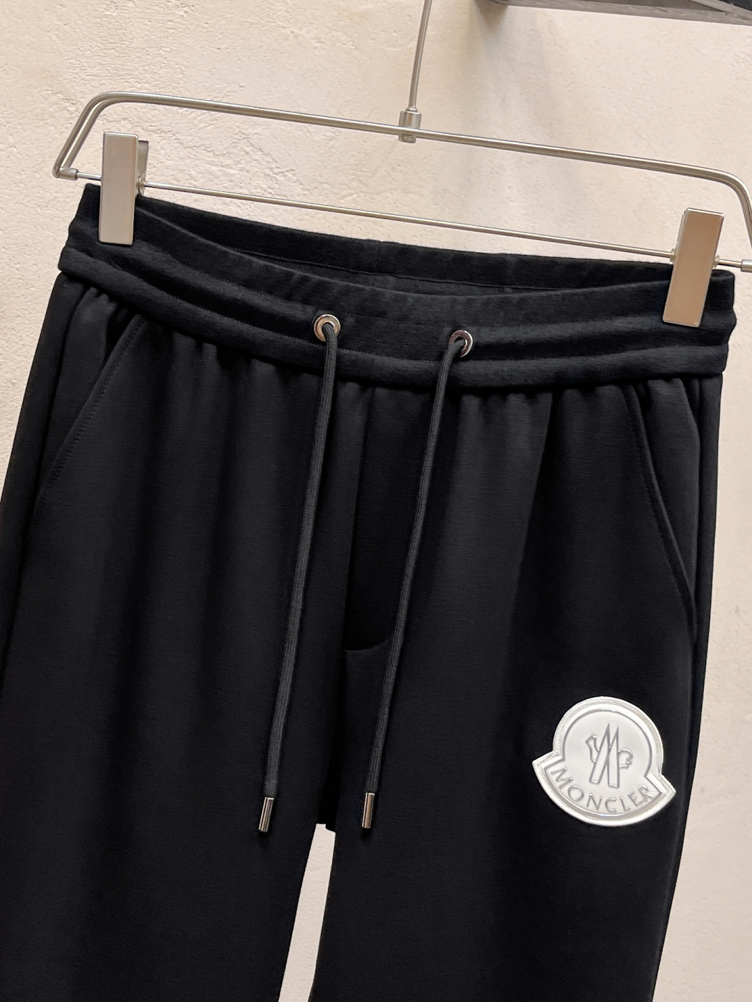 蒙口 2025全新爆款开衫套装 原单狠货🇭🇰倾注顶级设计师的精心之作 就为一个贴合、完美的上身效果 全天