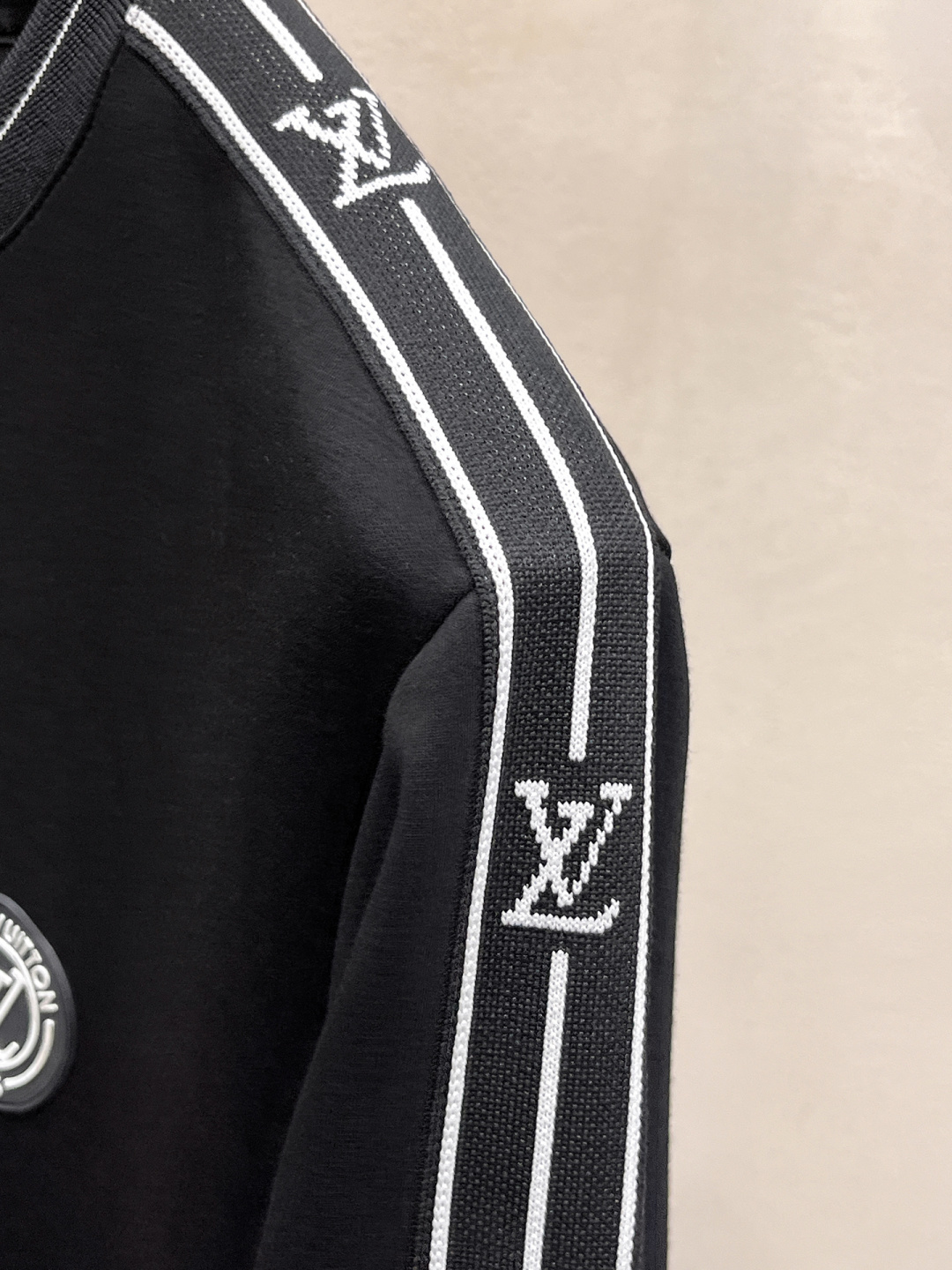 LV 2025全新爆款套装 原单狠货🇭🇰倾注顶级设计师的精心之作 就为一个贴合、完美的上身效果 全天然优