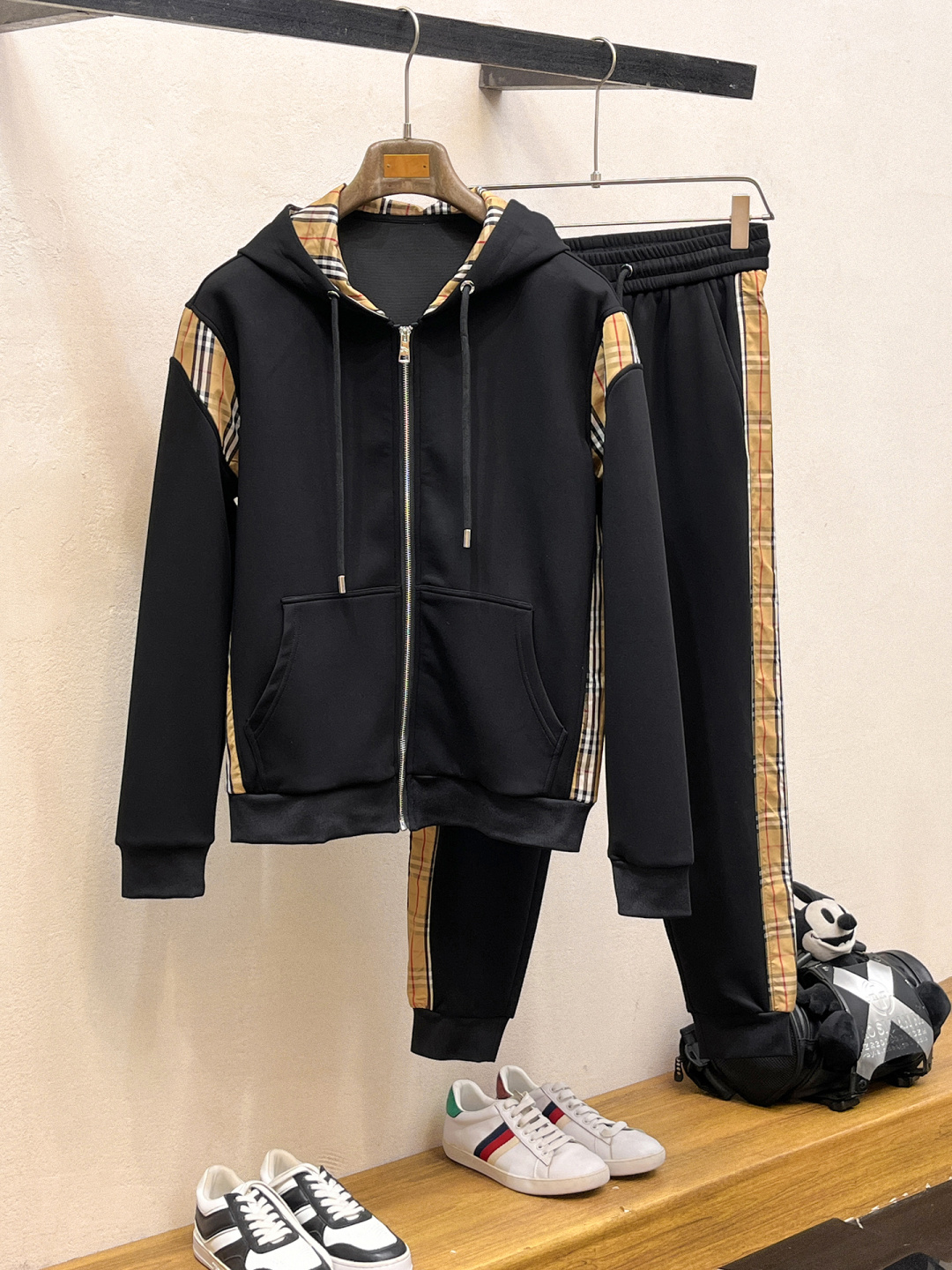 巴宝莉 2025全新爆款开衫套装 原单狠货🇭🇰倾注顶级设计师的精心之作 就为一个贴合、完美的上身效果 全