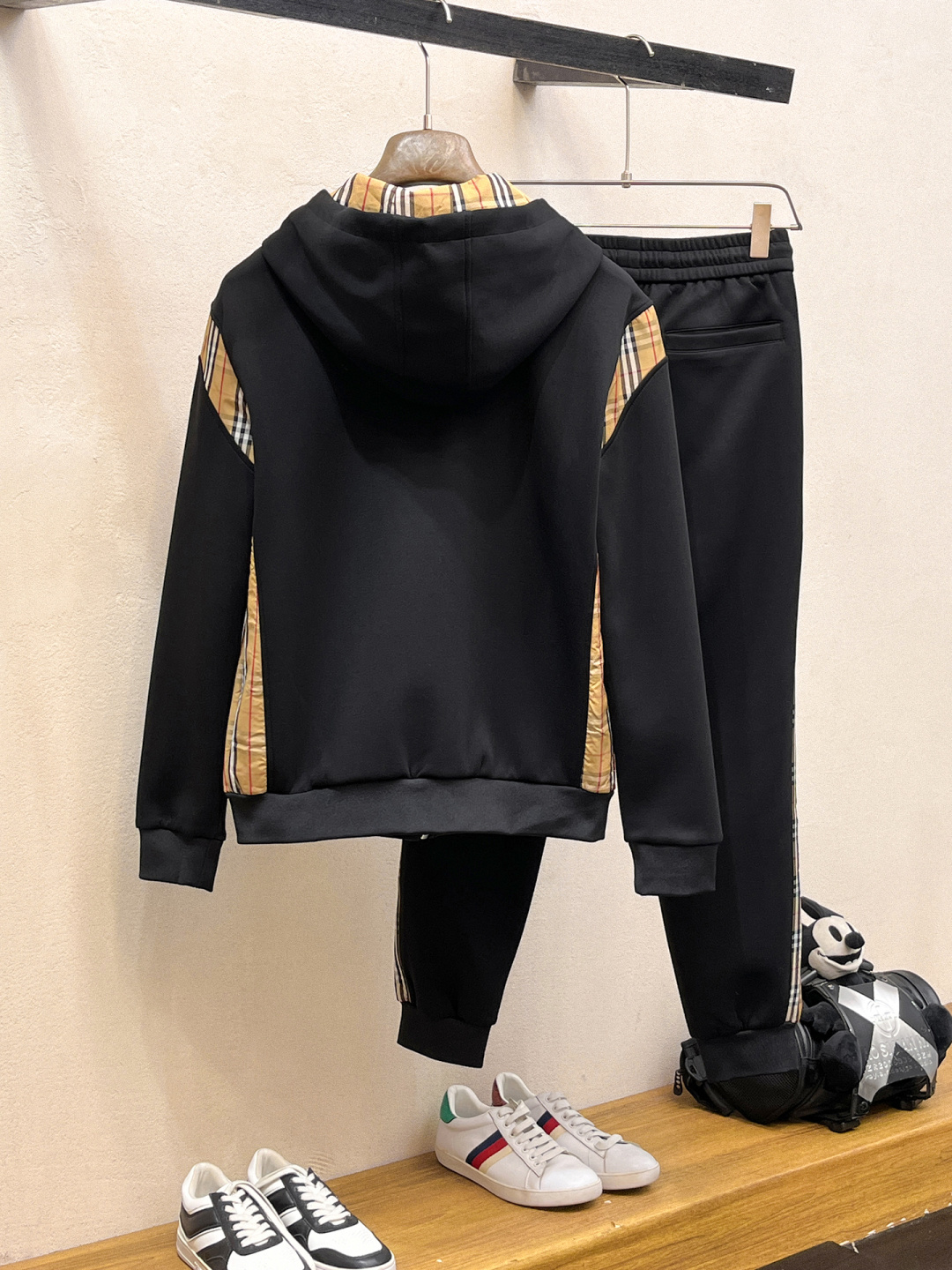 巴宝莉 2025全新爆款开衫套装 原单狠货🇭🇰倾注顶级设计师的精心之作 就为一个贴合、完美的上身效果 全