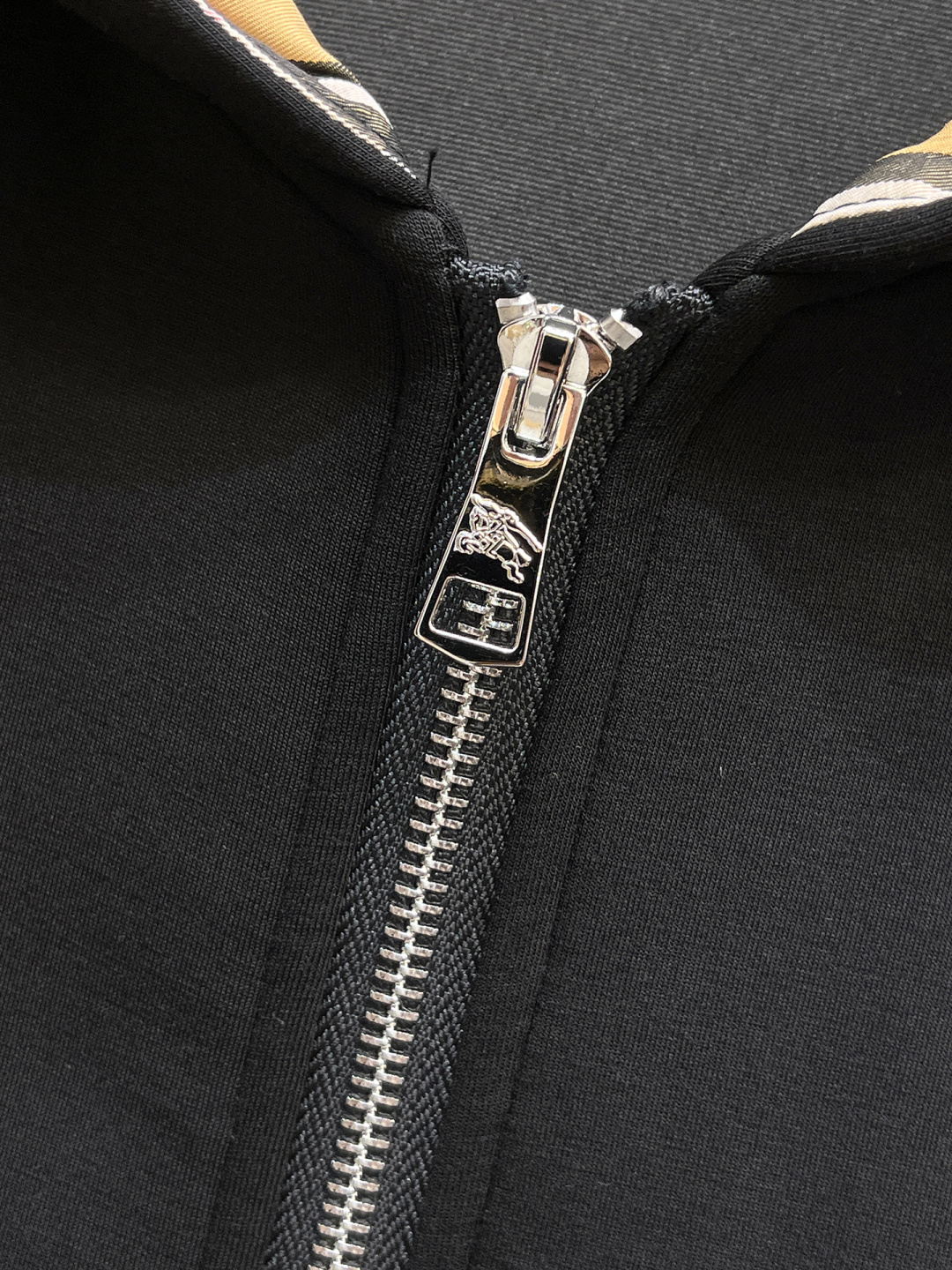 巴宝莉 2025全新爆款开衫套装 原单狠货🇭🇰倾注顶级设计师的精心之作 就为一个贴合、完美的上身效果 全