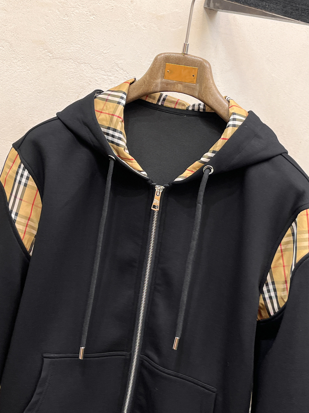 巴宝莉 2025全新爆款开衫套装 原单狠货🇭🇰倾注顶级设计师的精心之作 就为一个贴合、完美的上身效果 全