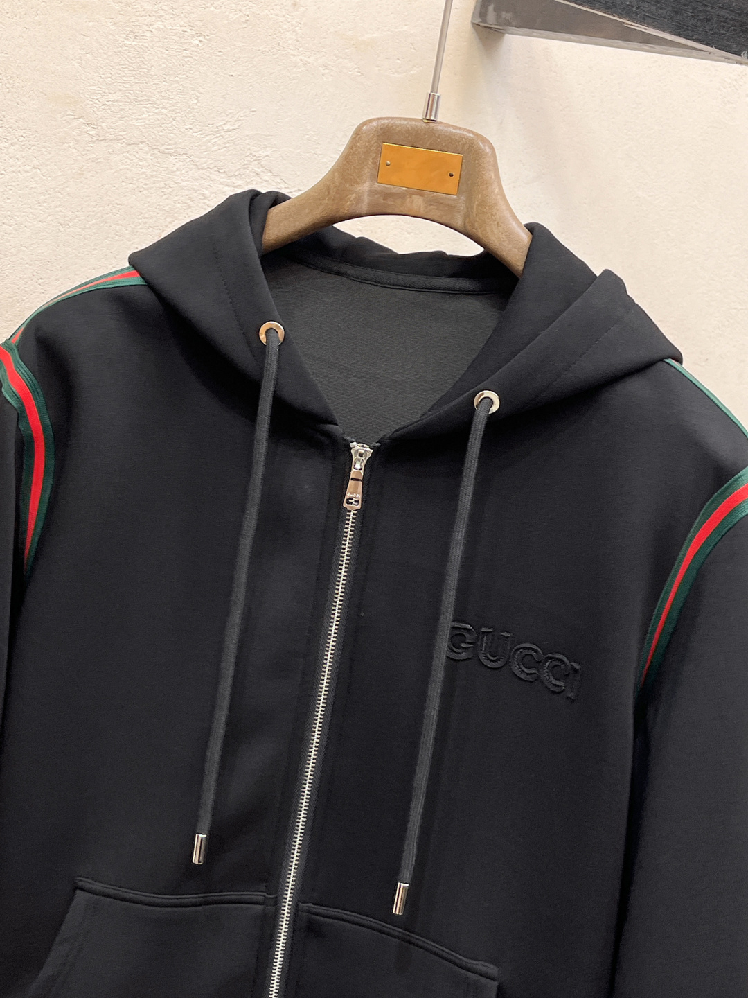 古奇 2025全新爆款开衫套装 原单狠货🇭🇰倾注顶级设计师的精心之作 就为一个贴合、完美的上身效果 全天