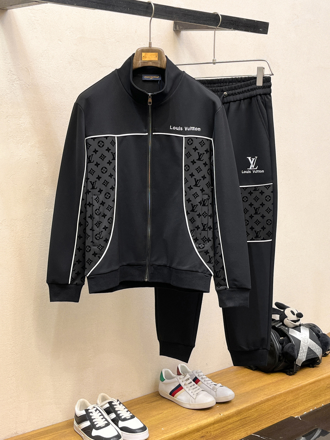 LV 2025全新爆款开衫套装 原单狠货🇭🇰倾注顶级设计师的精心之作 就为一个贴合、完美的上身效果 全天