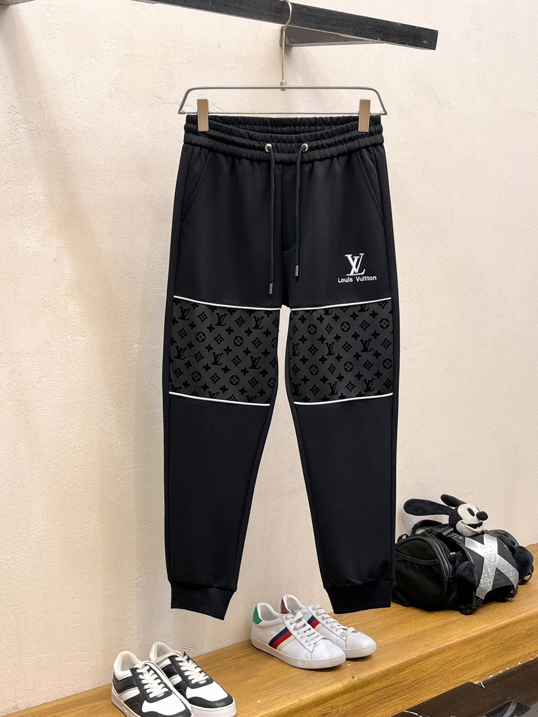 LV 2025全新爆款开衫套装 原单狠货🇭🇰倾注顶级设计师的精心之作 就为一个贴合、完美的上身效果 全天