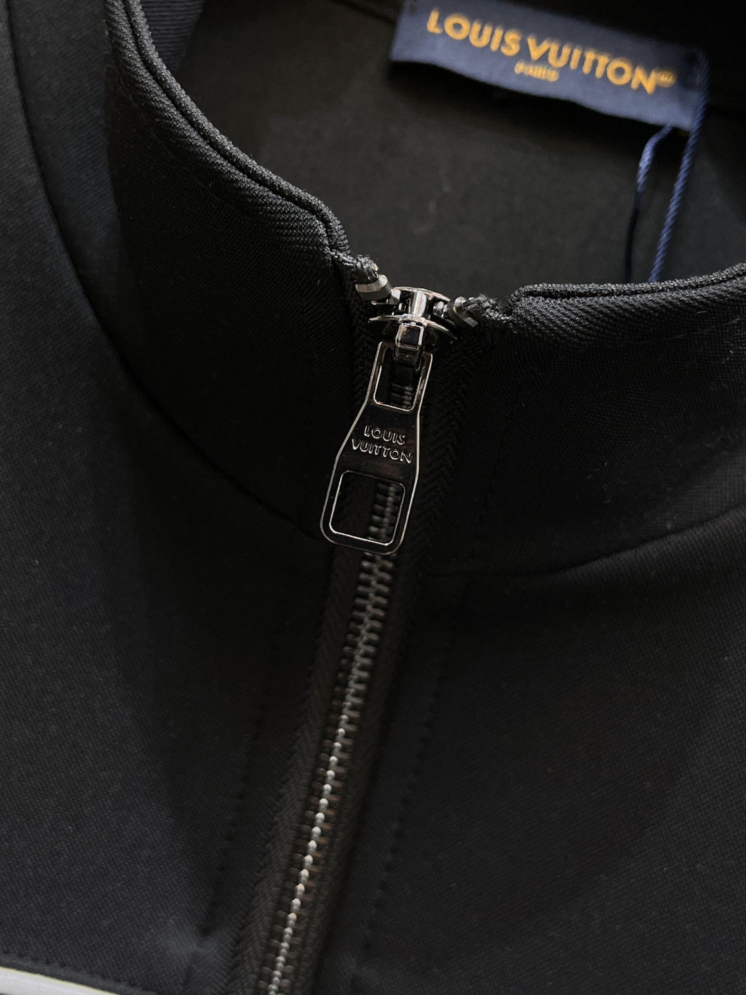 LV 2025全新爆款开衫套装 原单狠货🇭🇰倾注顶级设计师的精心之作 就为一个贴合、完美的上身效果 全天