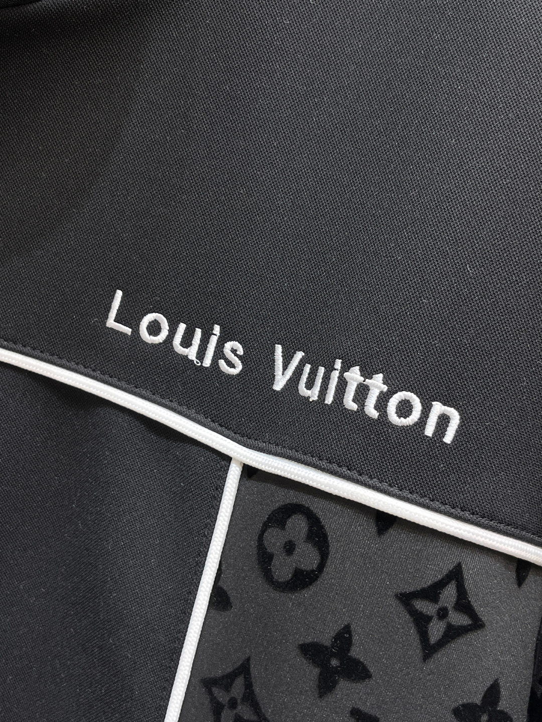 LV 2025全新爆款开衫套装 原单狠货🇭🇰倾注顶级设计师的精心之作 就为一个贴合、完美的上身效果 全天