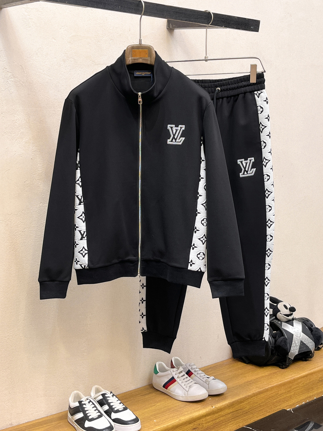 LV 2025全新爆款开衫套装 原单狠货🇭🇰倾注顶级设计师的精心之作 就为一个贴合、完美的上身效果 全天