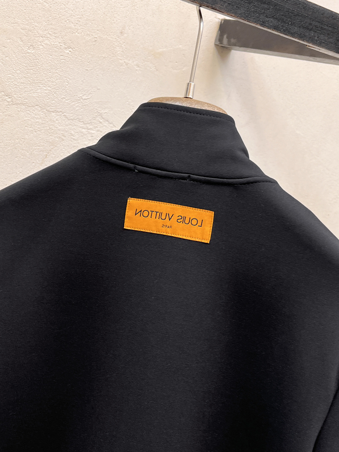 LV 2025全新爆款开衫套装 原单狠货🇭🇰倾注顶级设计师的精心之作 就为一个贴合、完美的上身效果 全天