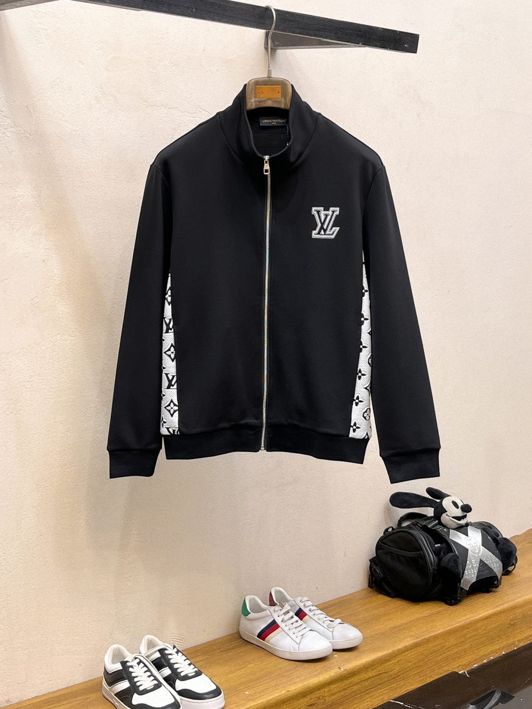 LV 2025全新爆款开衫套装 原单狠货🇭🇰倾注顶级设计师的精心之作 就为一个贴合、完美的上身效果 全天