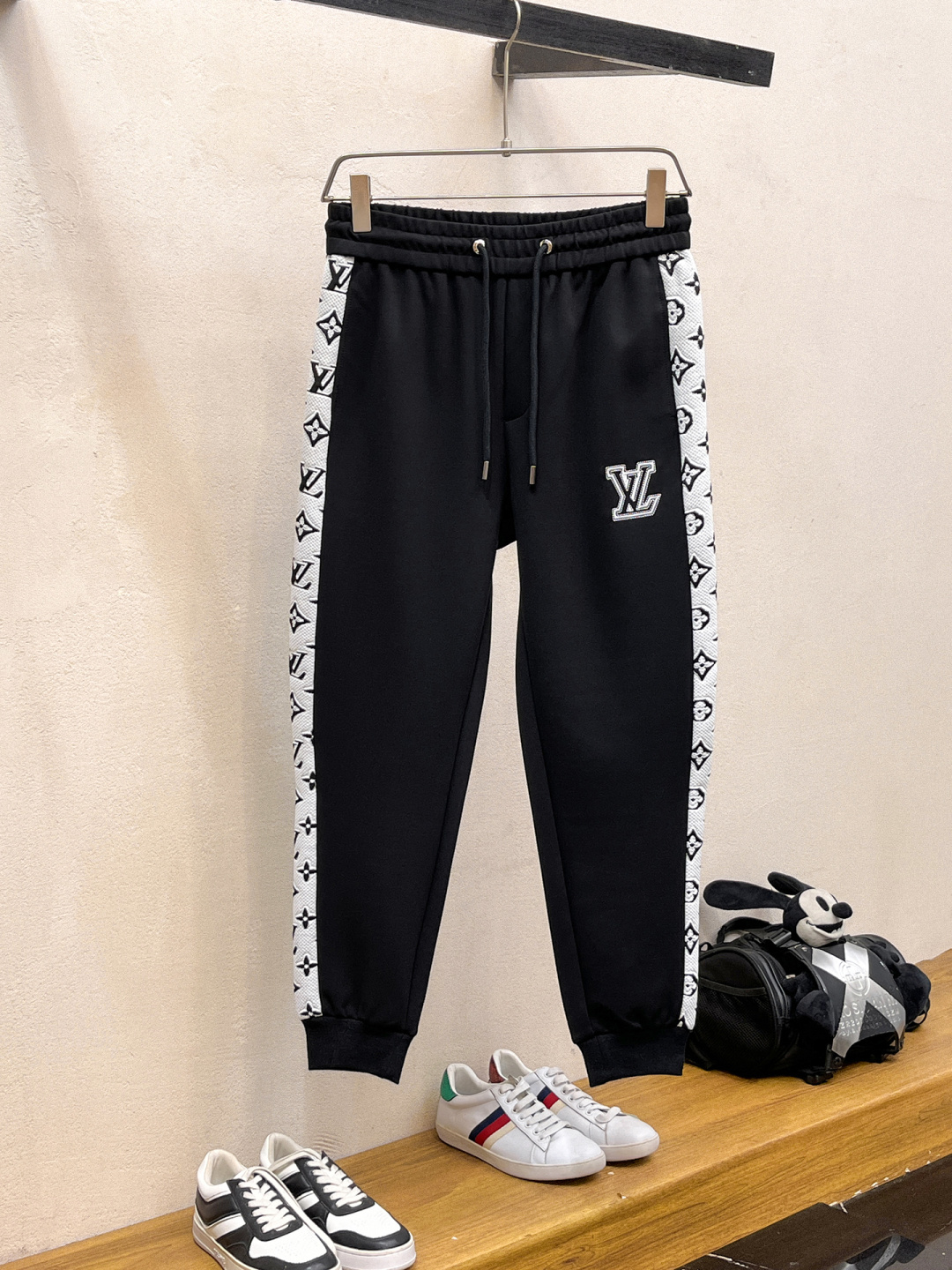 LV 2025全新爆款开衫套装 原单狠货🇭🇰倾注顶级设计师的精心之作 就为一个贴合、完美的上身效果 全天