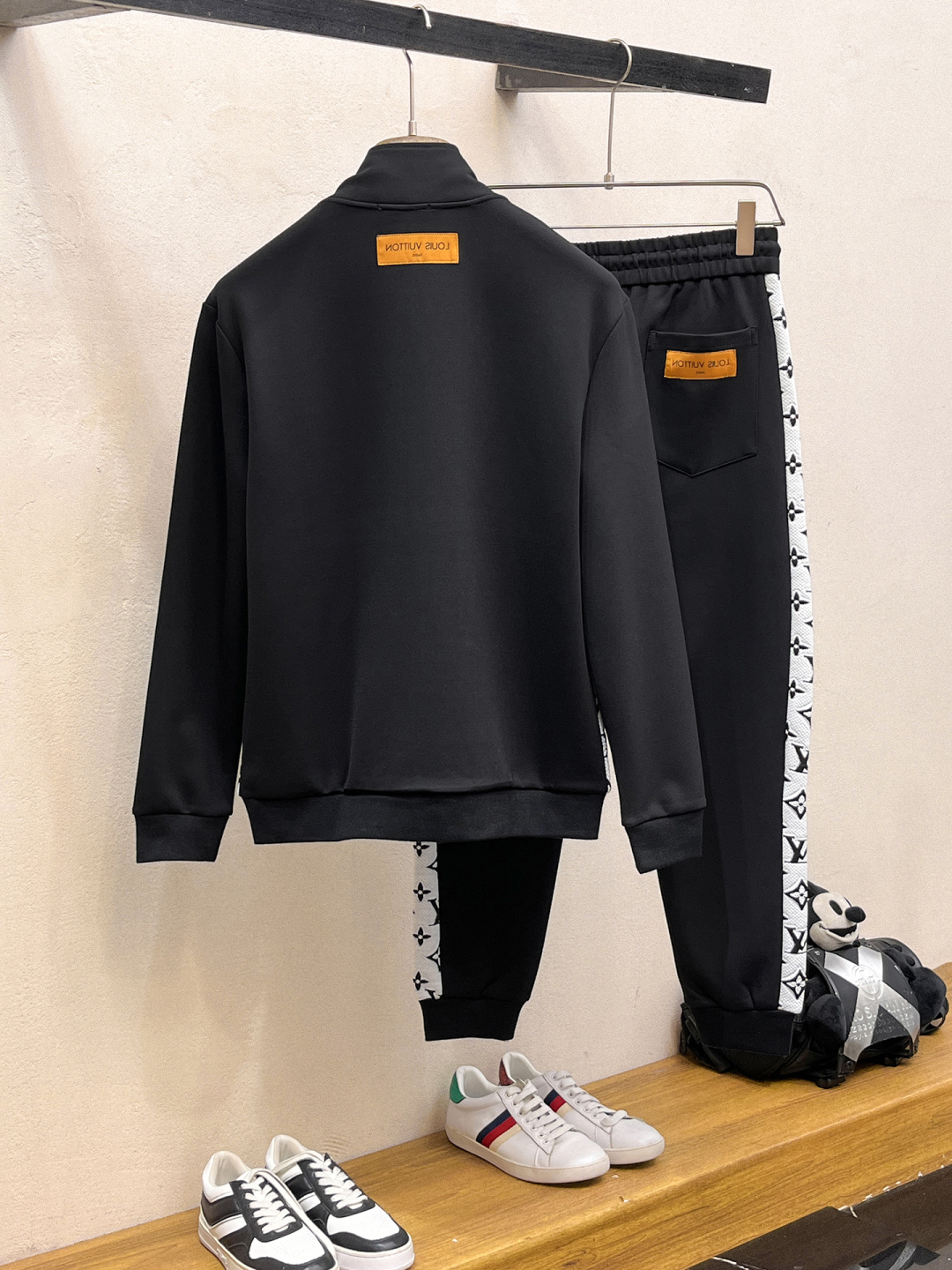 LV 2025全新爆款开衫套装 原单狠货🇭🇰倾注顶级设计师的精心之作 就为一个贴合、完美的上身效果 全天