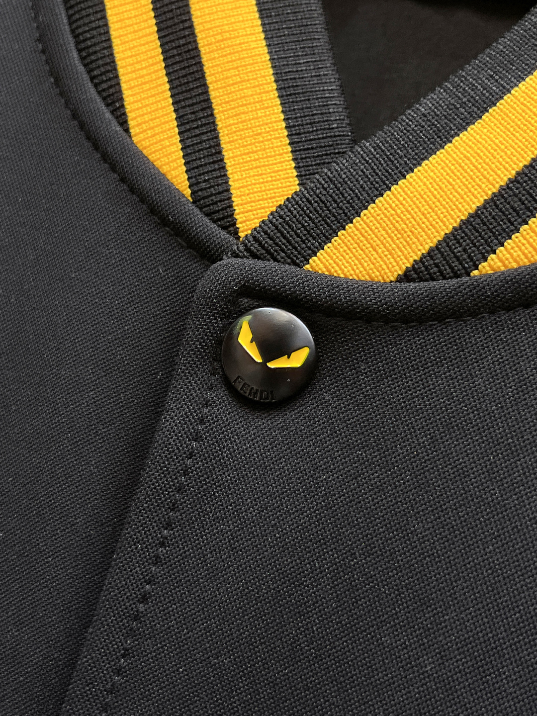 芬迪 2025全新爆款开衫套装 原单狠货🇭🇰倾注顶级设计师的精心之作 就为一个贴合、完美的上身效果 全天