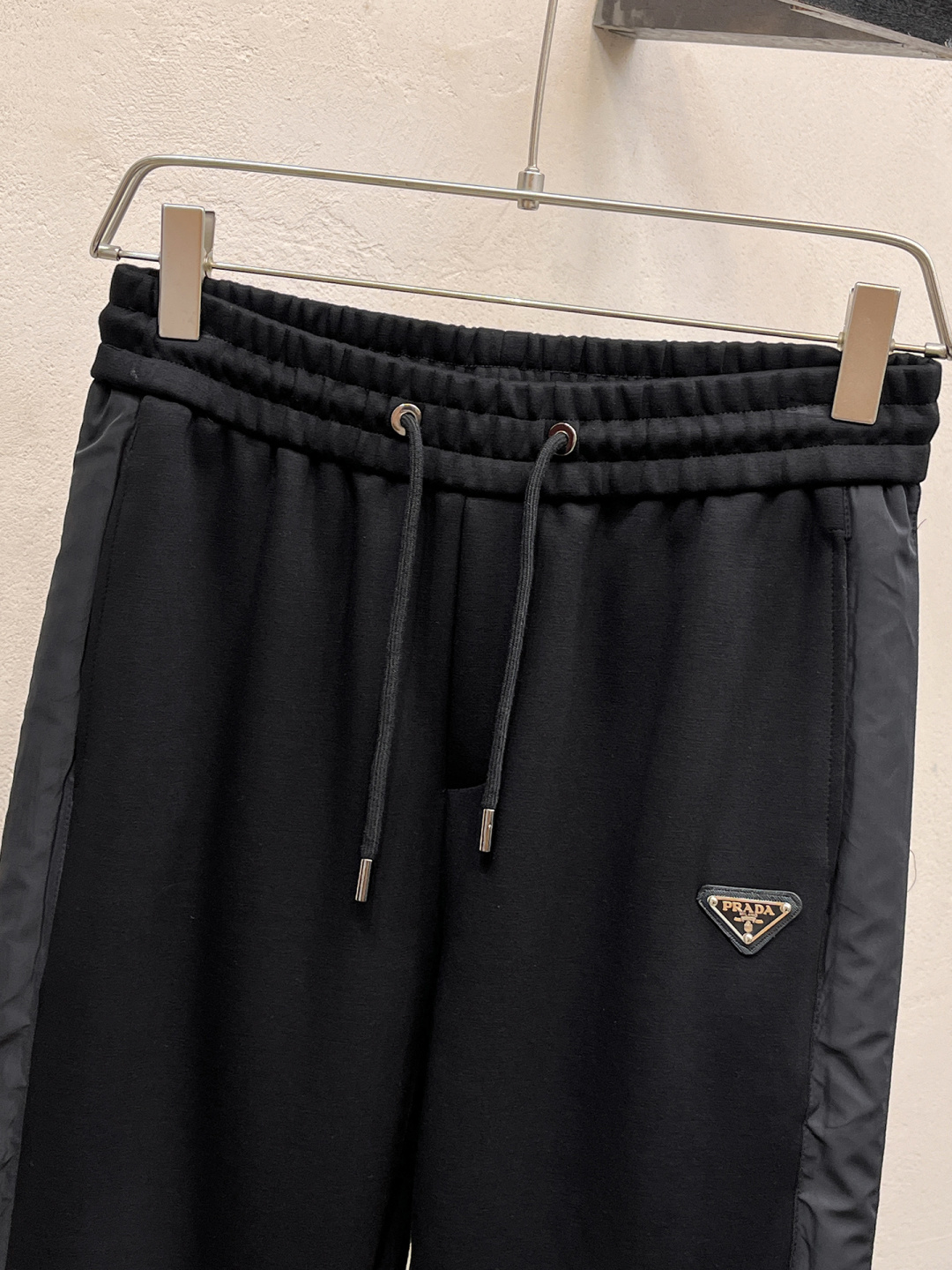 普拉达 2025全新爆款套装 原单狠货🇭🇰倾注顶级设计师的精心之作 就为一个贴合、完美的上身效果 全天然