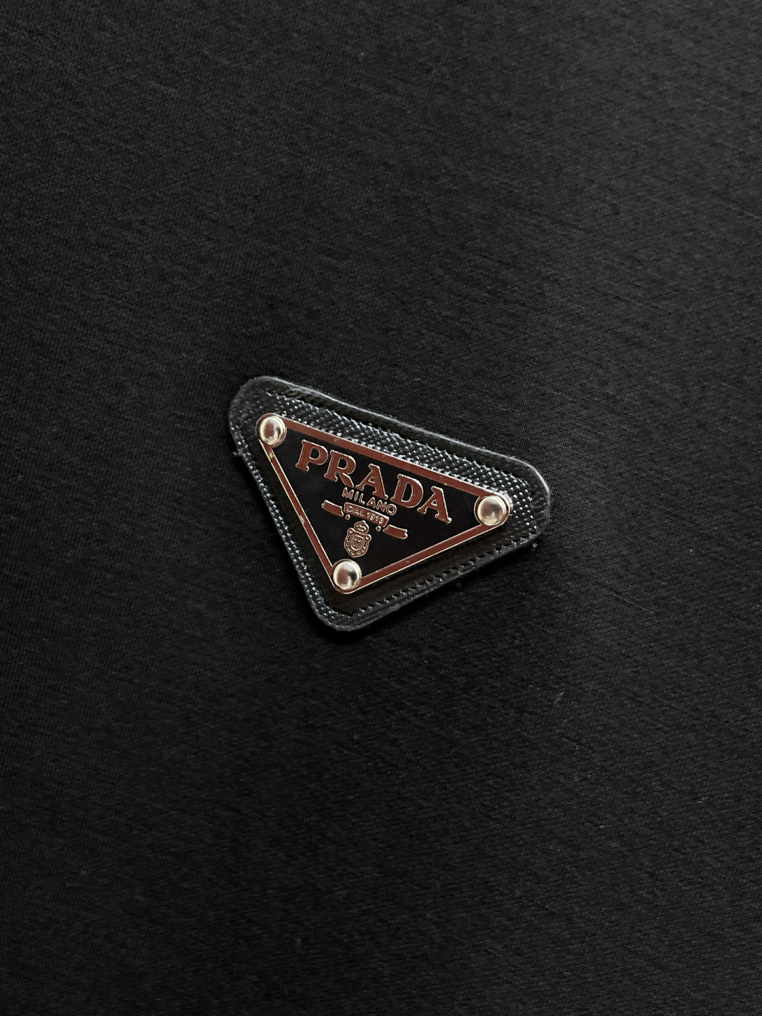 普拉达 2025全新爆款套装 原单狠货🇭🇰倾注顶级设计师的精心之作 就为一个贴合、完美的上身效果 全天然