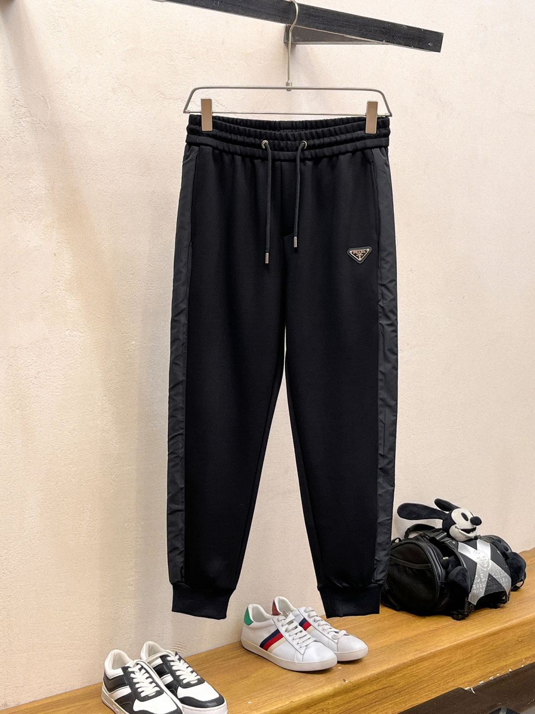 普拉达 2025全新爆款套装 原单狠货🇭🇰倾注顶级设计师的精心之作 就为一个贴合、完美的上身效果 全天然