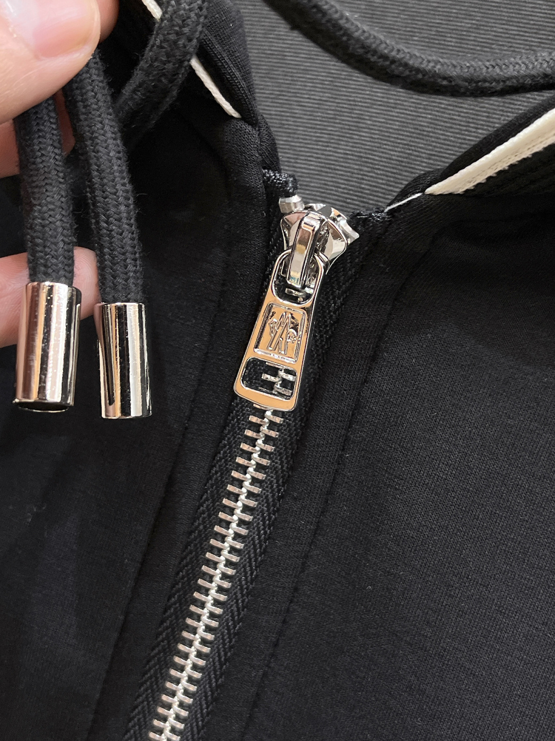 蒙口 2025全新爆款开衫套装 原单狠货🇭🇰倾注顶级设计师的精心之作 就为一个贴合、完美的上身效果 全天