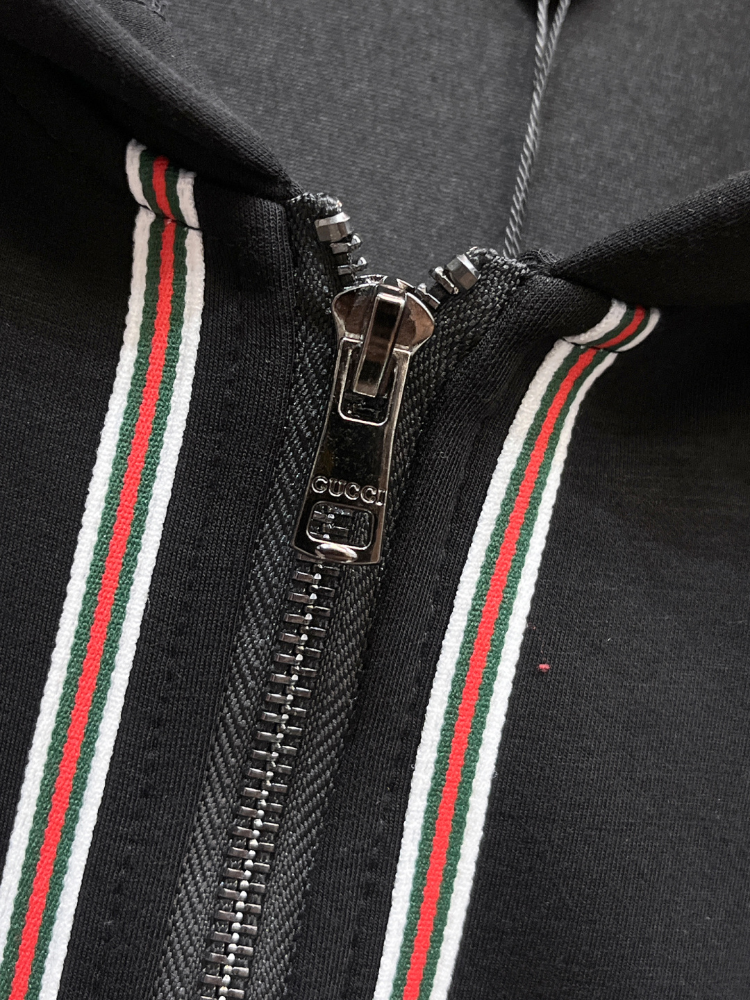 古奇 2025全新爆款开衫套装 原单狠货🇭🇰倾注顶级设计师的精心之作 就为一个贴合、完美的上身效果 全天