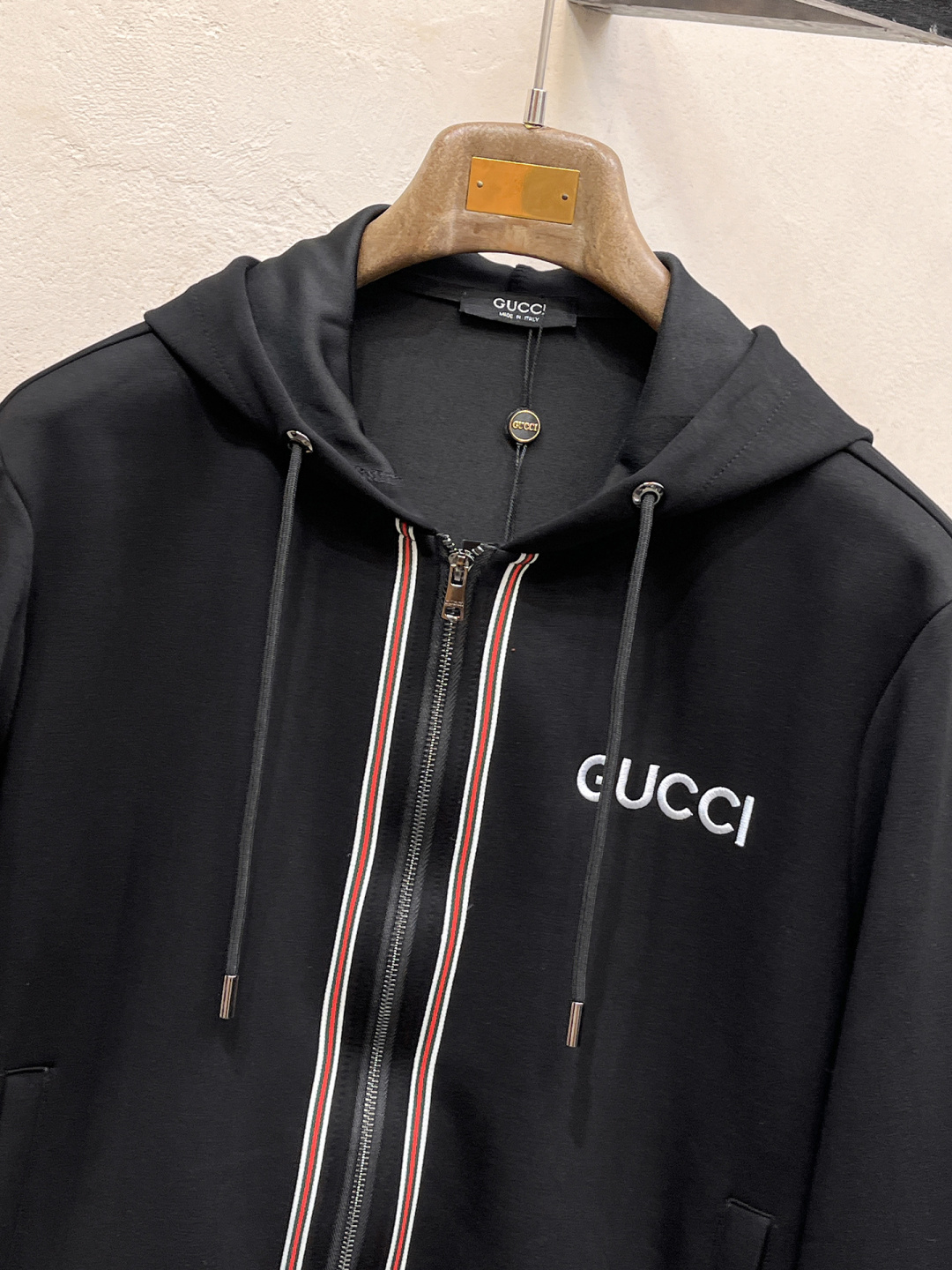 古奇 2025全新爆款开衫套装 原单狠货🇭🇰倾注顶级设计师的精心之作 就为一个贴合、完美的上身效果 全天