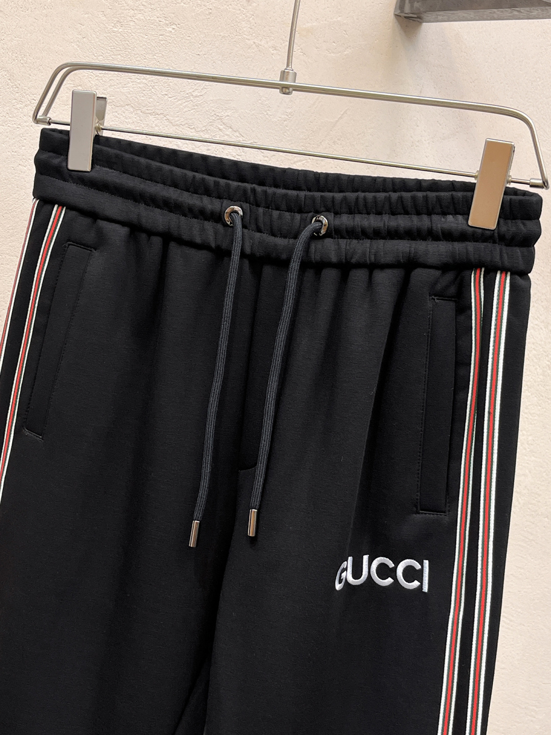 古奇 2025全新爆款开衫套装 原单狠货🇭🇰倾注顶级设计师的精心之作 就为一个贴合、完美的上身效果 全天