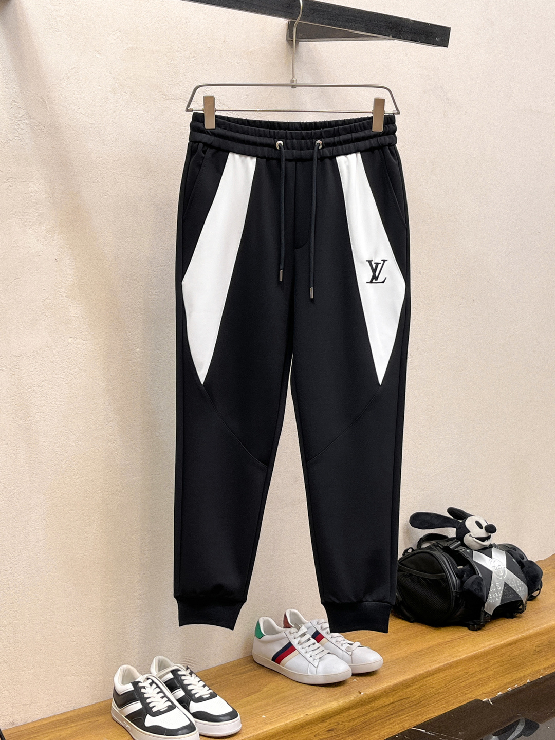 LV 2025全新爆款开衫套装 原单狠货🇭🇰倾注顶级设计师的精心之作 就为一个贴合、完美的上身效果 全天