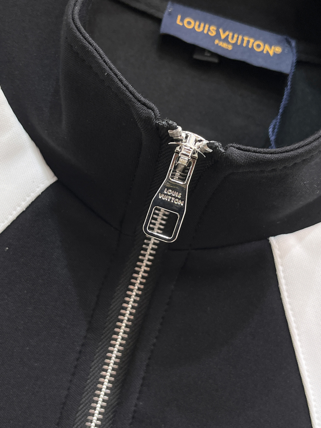 LV 2025全新爆款开衫套装 原单狠货🇭🇰倾注顶级设计师的精心之作 就为一个贴合、完美的上身效果 全天