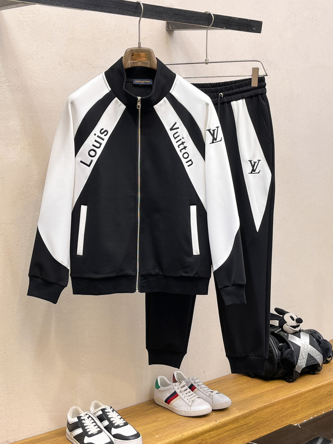 LV 2025全新爆款开衫套装 原单狠货🇭🇰倾注顶级设计师的精心之作 就为一个贴合、完美的上身效果 全天