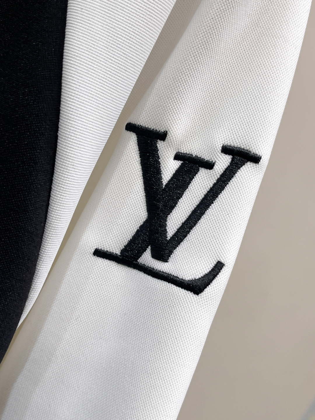 LV 2025全新爆款开衫套装 原单狠货🇭🇰倾注顶级设计师的精心之作 就为一个贴合、完美的上身效果 全天