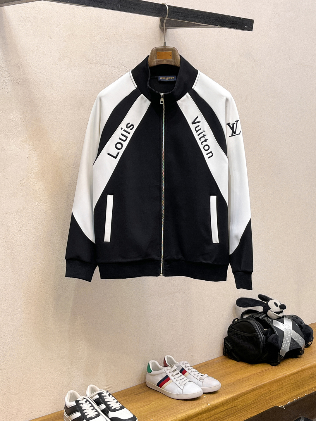 LV 2025全新爆款开衫套装 原单狠货🇭🇰倾注顶级设计师的精心之作 就为一个贴合、完美的上身效果 全天